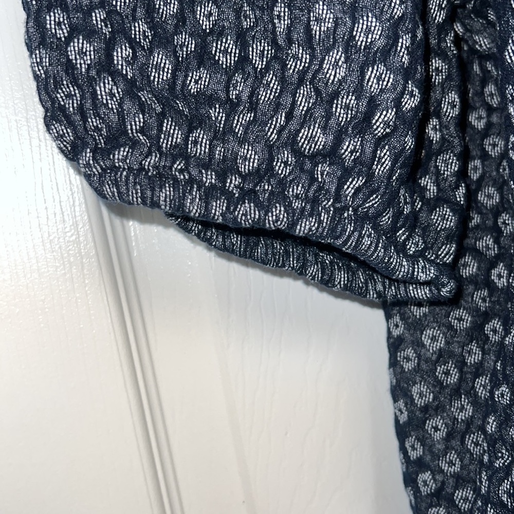 Universal Thread Top - Picture 2 of 6